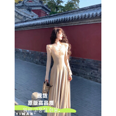 批发吃绿色菜生花叙V领温柔氛围感蕾丝花边大裙摆连衣裙