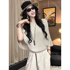 批发高级感斗篷<b class='q'>罩衫</b>针织短袖女2025新款夏季设计感蝙蝠衫薄款针织上衣