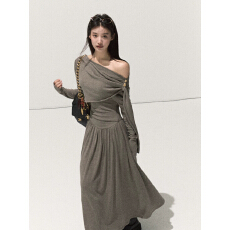 批发OAKMOO/前片可调节围裹露肩<b class='q'>长袖</b>收腰针织打底连衣裙冬内搭长裙子