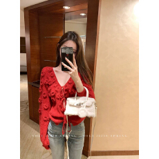 批发韩系立体花朵v领套头毛衣女2025秋<b class='q'>冬</b>季宽松慵懒风短款内搭针织衫