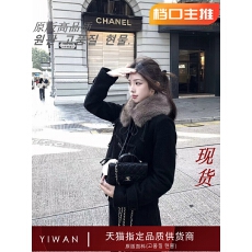 批发小君君布兰妮 芬兰雪夜/系列羊毛混纺牛角扣外套＋可拆卸毛领