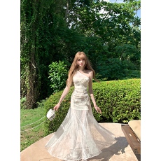 批发SISI JIANG“雾影蕾丝”法式重工蕾丝气质网纱露肩收腰白色<b class='q'>连衣裙</b>