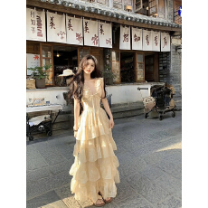 批发一颗甜桃yikett斯嘉丽裙摆重工V领吊带<b class='q'>连衣裙</b>女收腰显瘦长裙