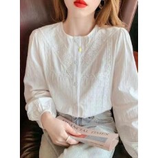 批发高端<b class='q'>衬衫</b>女新款长袖圆领提花法式别致蕾丝边镂空<b class='q'>衬衣</b>洋气上衣