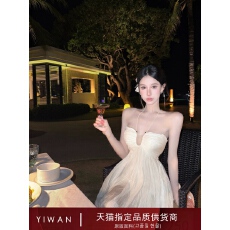 批发灰尘邓邓 法式挂脖<b class='q'>连衣裙</b>女2026早春新款雪纺抹胸长裙度假裙子