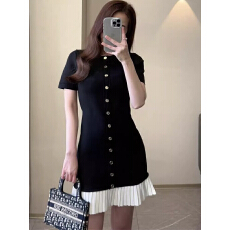 批发赫本风撞色荷叶边百褶短裙针织短袖高端时尚金属扣修身气质小黑裙