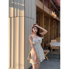 批发*miu系小清新*碎花清纯人丝富丽绉面料绑带收腰<b class='q'>连体</b>裙裤