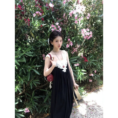 批发杨超越同款度假风仙女裙长裙法式复古<b class='q'>蕾丝</b>拼接系带压褶吊带连衣裙