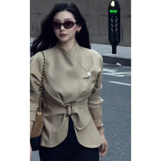 批发小众设计感卡其色风衣外套女2025秋季新款简单大方高级感收腰上衣