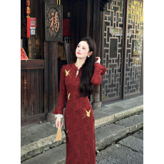 批发2026年秋季化蝶红色新中式蝴蝶刺绣旗袍长袖暗纹提花长裙<b class='q'>连衣裙</b>