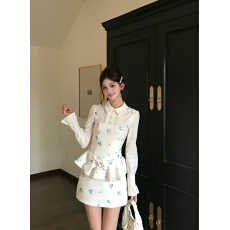 批发已出货 越韩小鱼 立体剪裁 古典名媛风收腰碎花上衣<b class='q'>半裙</b>法式套装