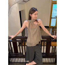 批发高级感褶皱飘带挂脖无袖背心女<b class='q'>夏</b>季新款独特轻奢宽松薄款露肩上衣