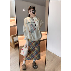 批发实拍实价大码圆领宽松卫衣女秋季格子半身裙<b class='q'>两件套</b>设计感长袖上衣