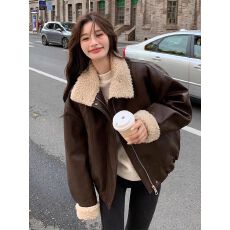 批发美式复古咖色机车皮衣外套女冬季加绒加厚新款羊羔毛拼接保暖宽松