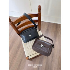 批发【MBH】极简中性通勤小号邮差包头层牛皮复古锁扣单肩斜挎包