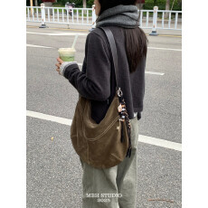 批发设计师款美式复古高丝光磨砂牛皮hobo包大容量通勤斜挎单肩包