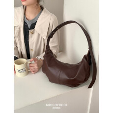 头层植鞣羊皮褶皱牛角包轻便软皮小众大容量松弛单肩斜挎包