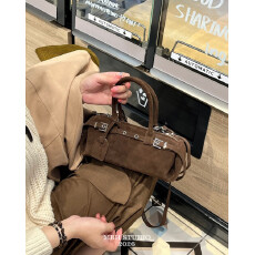 批发赵露思同款小众腊肠包磨砂牛皮机车风皮带扣法棍单肩手提包配肩带