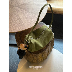 批发【MBH】小众设计羊京绒笔袋包波士顿真皮腋下斜挎单肩包(配肩带)