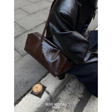 批发【MBH】小众设计法棍包高级质感鳄纹复古简约时尚单肩包