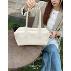 批发极简高智感头层牛皮波士顿枕头包大容量日常通勤腋下单肩包