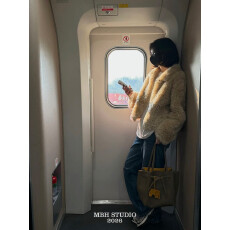 批发极简风头层牛皮翅膀购物袋大容量通勤托特包单肩包(不含挂件)