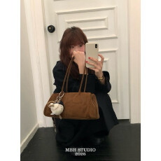 批发小众设计法式简约三角真皮枕头包磨砂牛皮<b class='q'>复古</b>波士顿法棍包单肩包