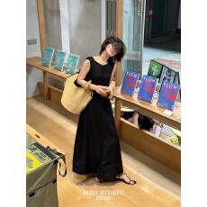 批发一勺甜同款草编水桶包休闲度假风大容量沙滩包腋下单肩包(配卡包)