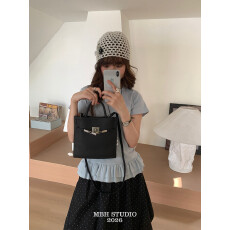 批发头层牛皮凯莉锁扣信封包2026新品简约百搭斜挎手提包(配肩带)