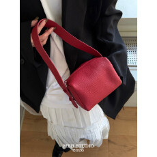 批发【MBH】小众设计进口头层牛皮豆腐包ins宽肩带百搭单肩斜挎包