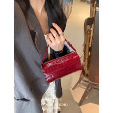 MBH高级酒红鳗鱼纹90s笔筒包小众设计斜挎手提包配肩带