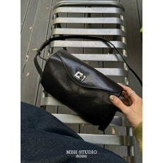 MBH水晶植鞣牛皮极简锁扣设计多隔层单肩斜挎包