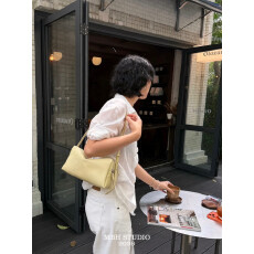 批发【MBH】蜥蜴纹头层牛皮双隔层波士顿枕头包个性单肩包
