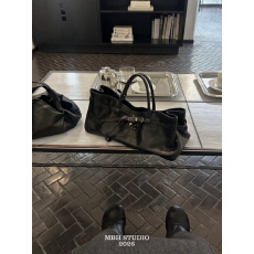 批发【MBH韩国小众marg同款<b class='q'>复古</b>真皮机车包头层牛皮金属扣法棍手提包