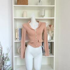 批发THE SWAN司凰轻奢 小小中古玫瑰金扣日常磨毛修身打底针织上衣<b class='q'>女</b>