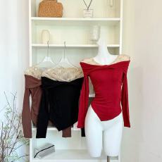 批发吴一涵红色<b class='q'>蕾丝</b>拼接露肩T恤女秋冬圣诞氛围感短款内搭<b class='q'>打底衫</b>上衣