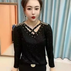 批发2026春秋新款重工艺柳钉秋冬爆款洋气百搭遮肉显瘦满天星打底衫女