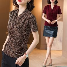 批发上衣女洋气V领<b class='q'>短袖</b>T恤2026夏季新款<b class='q'>中老年</b>妈妈百搭亮丝豹纹打底衫