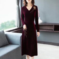 批发金丝绒连衣裙2026秋冬季气质刺绣女装长袖大码复古<b class='q'>妈妈</b>装打底<b class='q'>裙子</b>