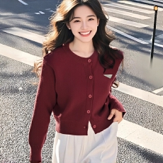 批发酒红色外搭针织开衫毛衣<b class='q'>外套</b>女<b class='q'>新款</b>韩系秋冬装穿搭高级感短款上衣