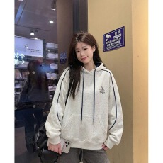 批发薄款卫衣<b class='q'>春秋</b>新款潮宽松明线装饰刺绣花连帽韩版上衣女装