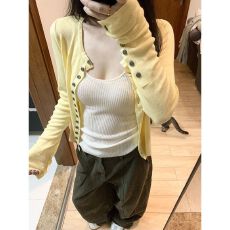 批发韩系氛围感黄色毛衣开衫外套女短款2026<b class='q'>秋</b>冬辣妹修身显瘦针织上衣