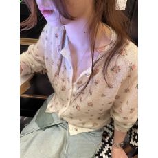 批发韩系漂亮白色碎花针织<b class='q'>开衫</b>外套<b class='q'>女</b>早秋设计感小众外穿宽松显瘦上衣