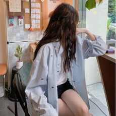 批发蝴蝶结<b class='q'>印花</b>蓝色条纹<b class='q'>衬衫</b>女早秋别致韩系慵懒风长袖上衣外套