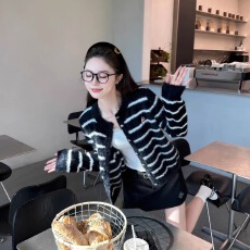 批发设计感小众<b class='q'>马海毛</b>条纹针织<b class='q'>开衫</b>外套女新款宽松显瘦毛衣