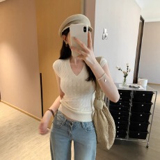 批发独特坎肩无袖针织衫<b class='q'>背心</b>女夏季设计感修身miu系V领上衣女打底内搭