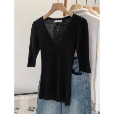 批发韩系独特V领杏色修身中袖<b class='q'>针织衫</b>女夏2026新款半袖内搭打底小上衣