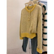 批发小香风撞色圆领高级感毛衣女早秋新款小个子短款软糯内搭<b class='q'>针织</b>开<b class='q'>衫</b>