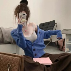 批发韩系穿搭蓝色长袖<b class='q'>针织</b>开<b class='q'>衫</b>女早秋新款外穿小个子独特漂亮短款上衣