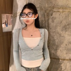 批发王少女的店 蓝白撞色假两件打底<b class='q'>针织衫</b>2026早春修身显瘦V领短上衣